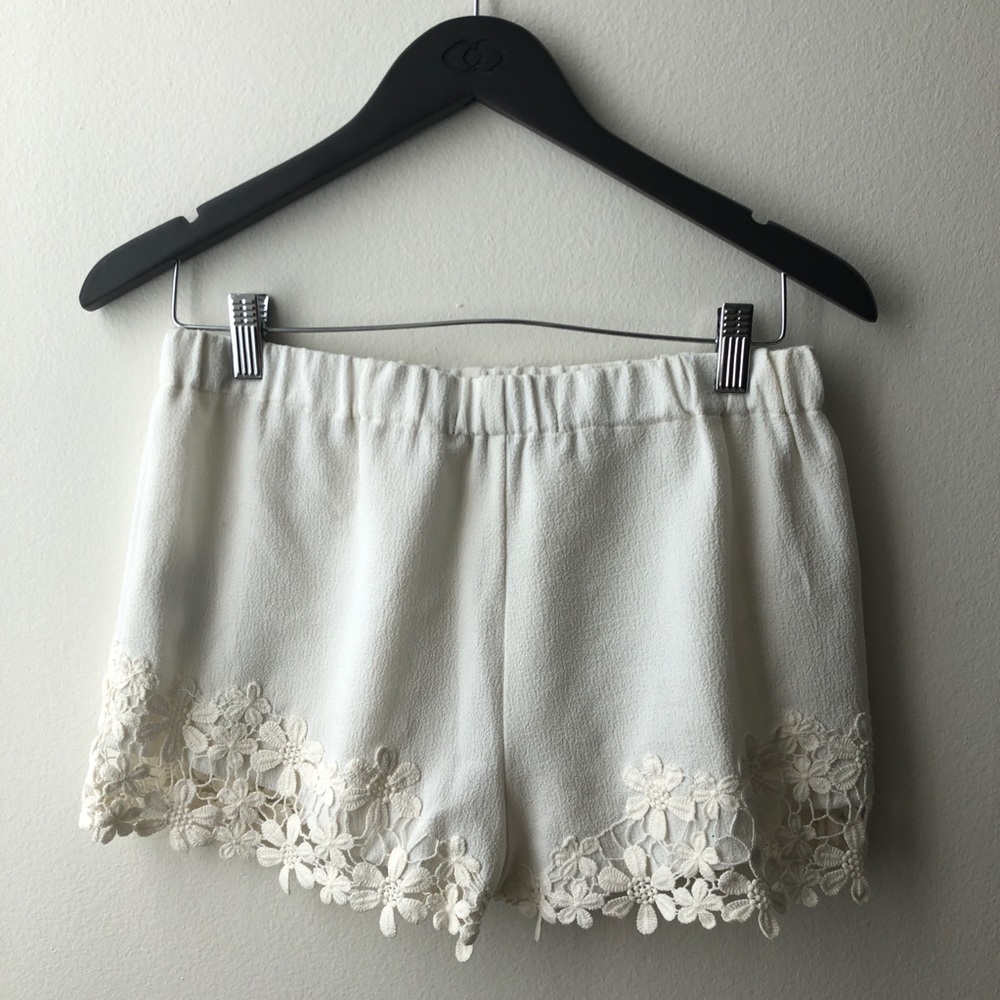 ZARA WHITE SHORTS WITH FLORAL EMBROIDERY